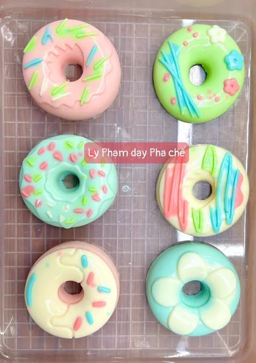 Khay donut thạch học viên làm theo bài học topping